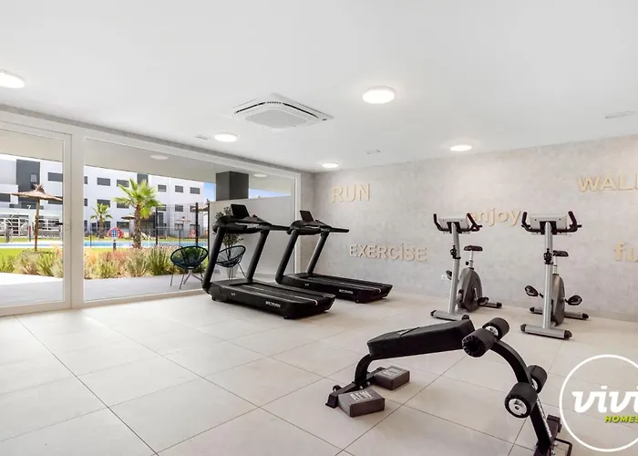 Vivi Homes - Indigo - Pool - Gym - Terrace 埃斯特波纳