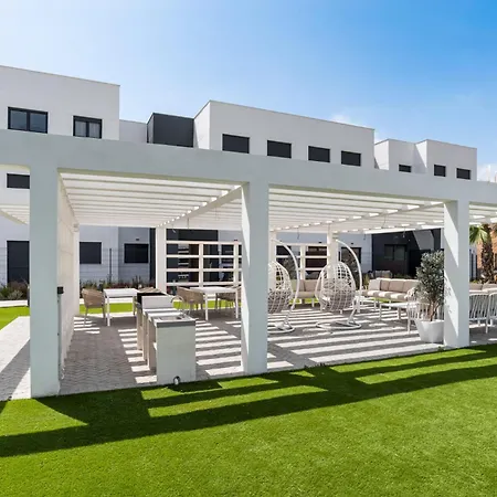 Апартаменты Vivi Homes - Indigo - Pool - Gym - Terrace